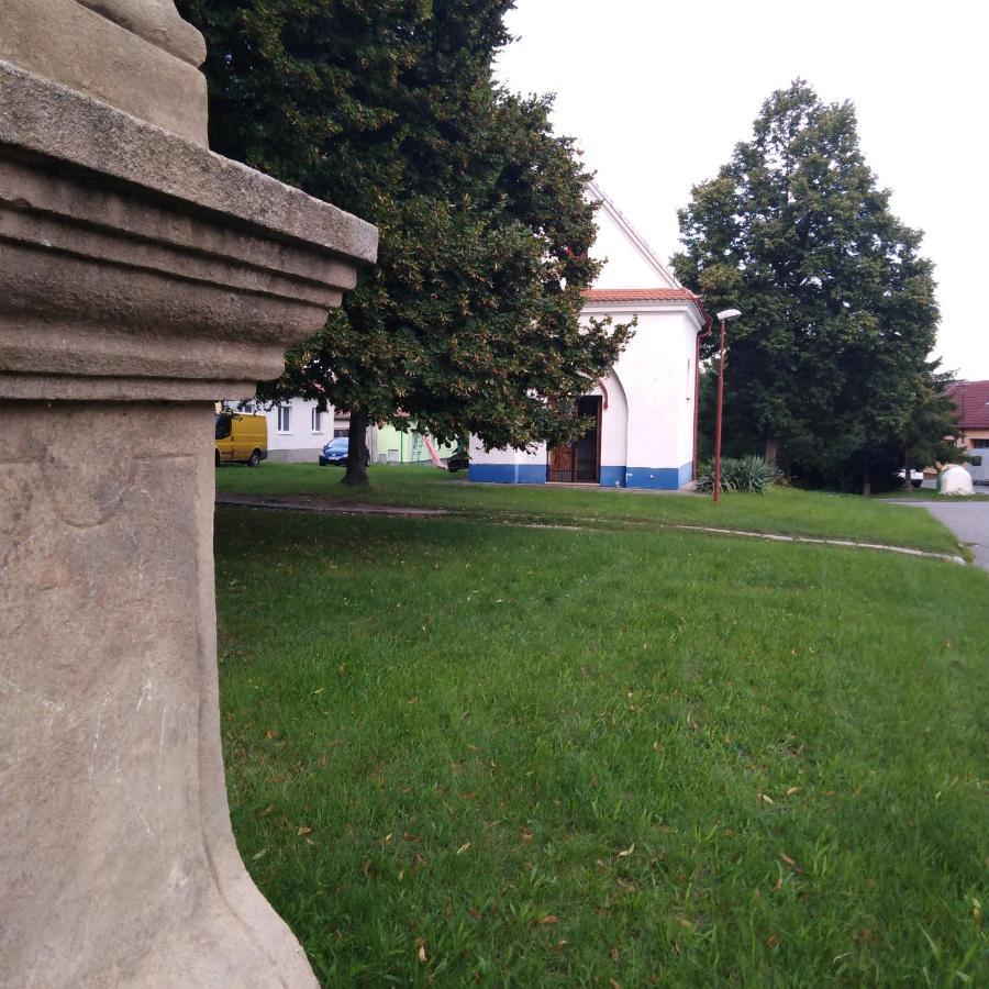Vinny Sklep Kovarna - Nad Presovnou Rohatec Bagian luar foto